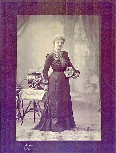 Marie-Lachenal-standing-with-concertina